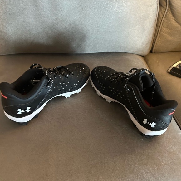 Under Armour Y5.5/W7 Leadoff Low softball New - Picture 8 of 11